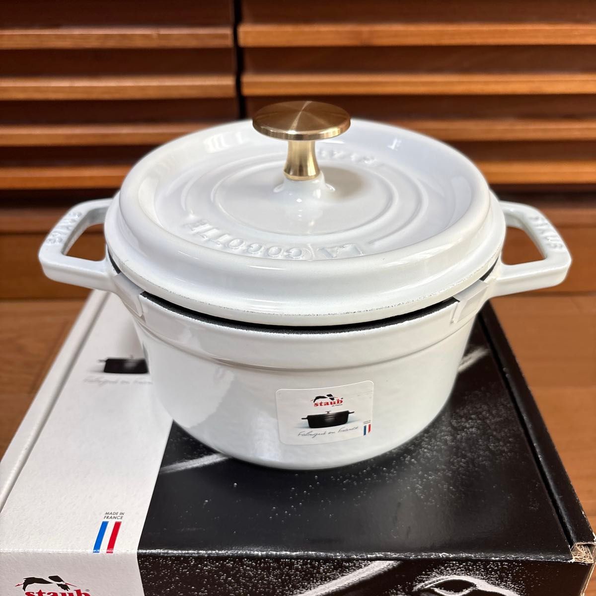 新品未使用品 staub ピコ ココット ラウンド ホワイト 16cm 1 2L 生涯