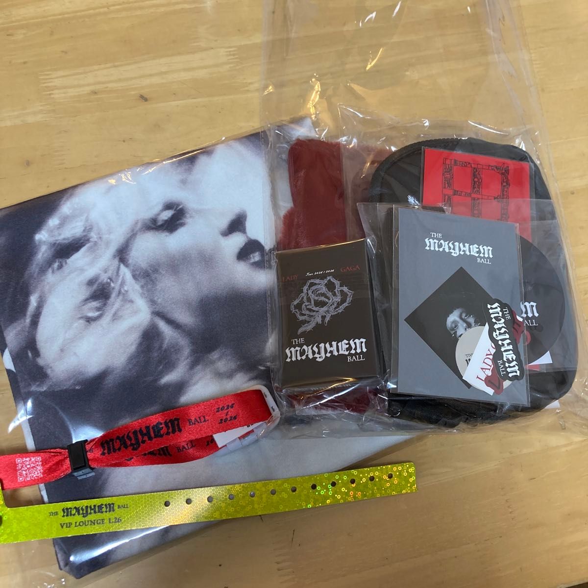 レディーガガ東京ドーム VIP GOLD特典限定グッズフルセット7点とリスト