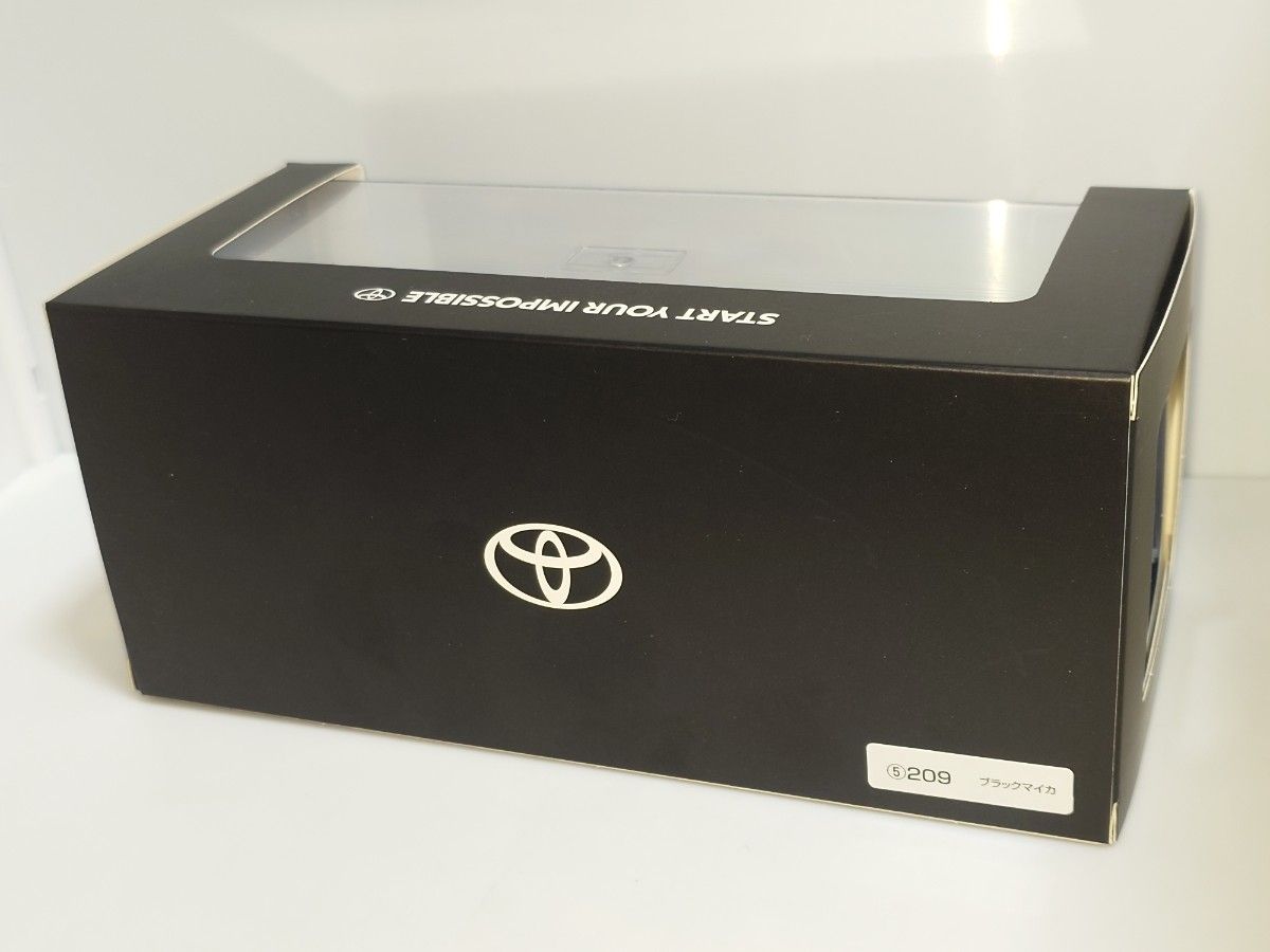 トヨタ カローラクロス 後期 209 ブラックマイカ 1/30 カラーサンプル