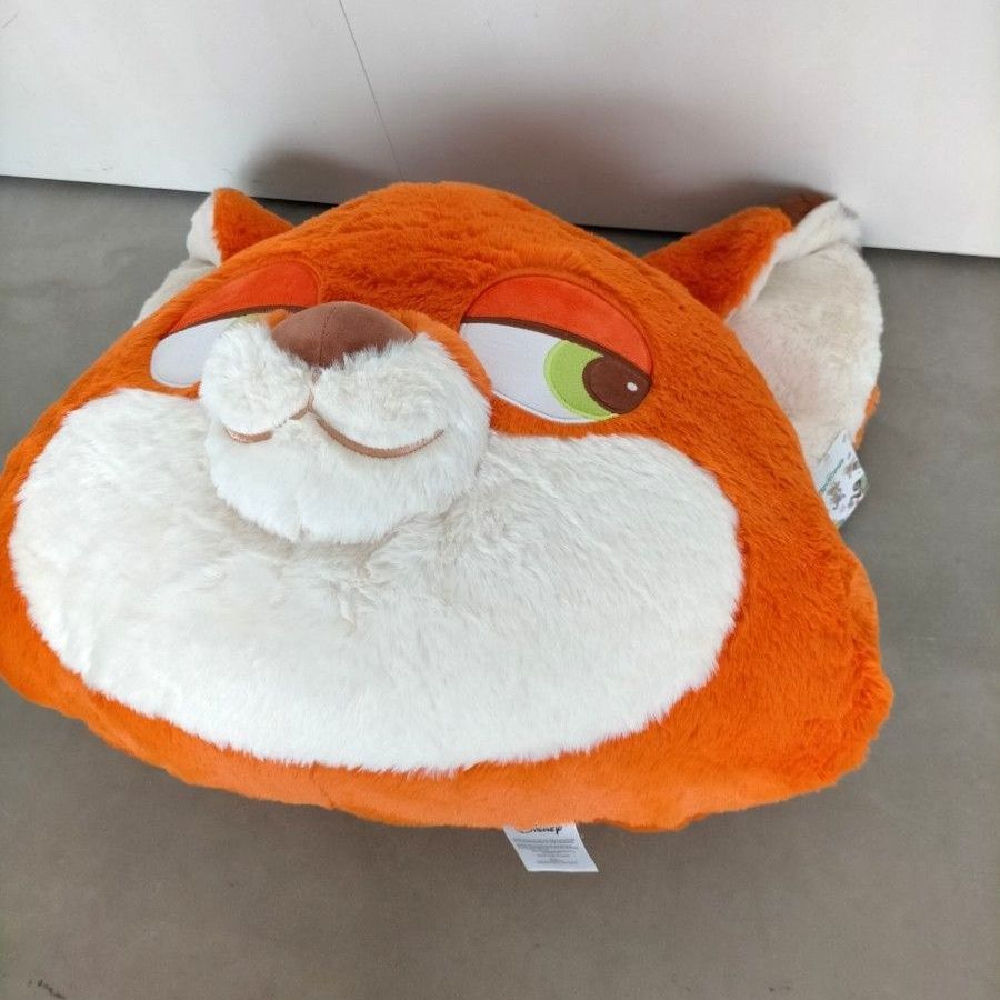 新品タグ付 ズートピア ニック 特大クッション ぬいぐるみ ディズニー