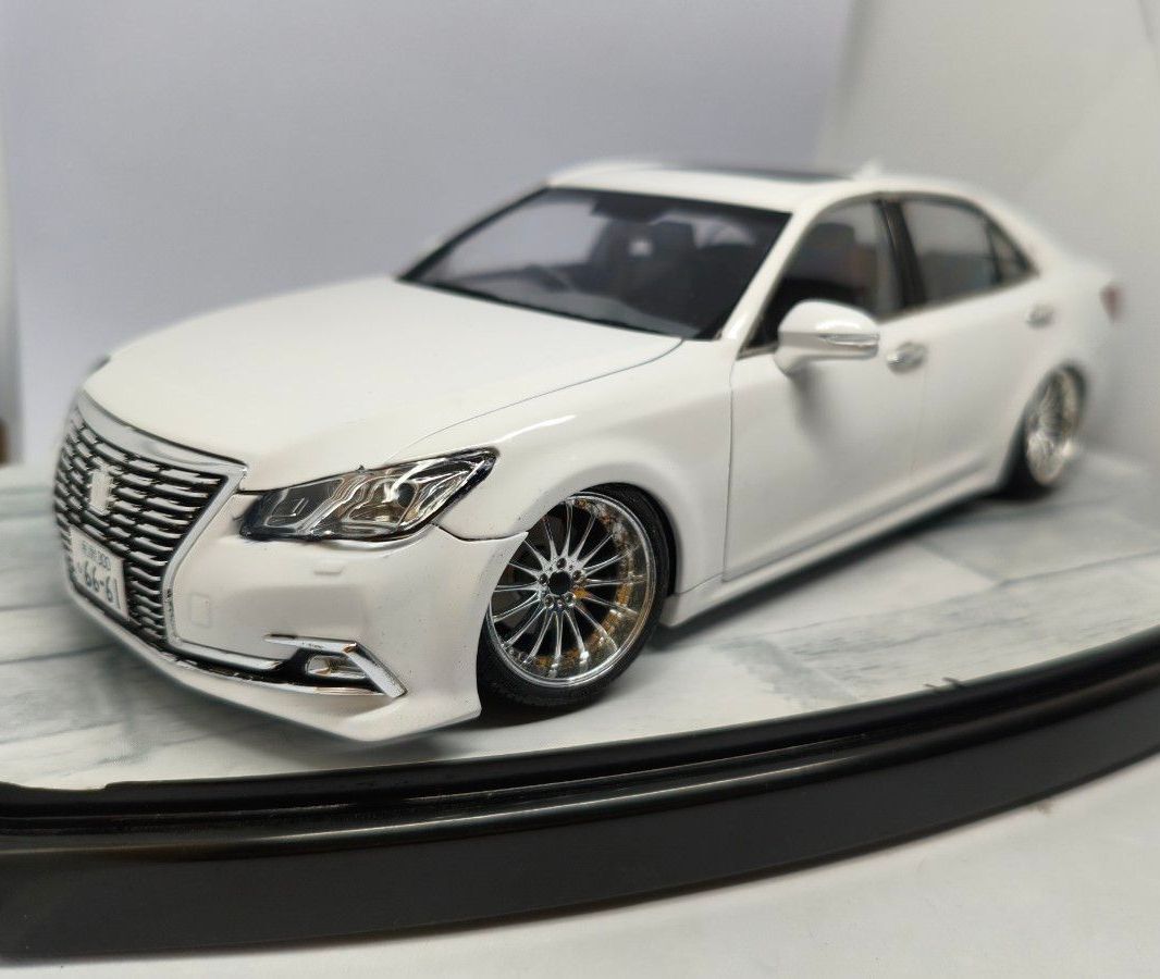 プラモデル トヨタ クラウンロイヤル 1/24 完成品 VIP シャコタン
