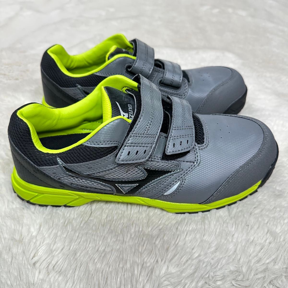 美品新品未使用タグ付き MIZUNO ミズノ 安全靴 26 5cm 軽量 グレー×黄