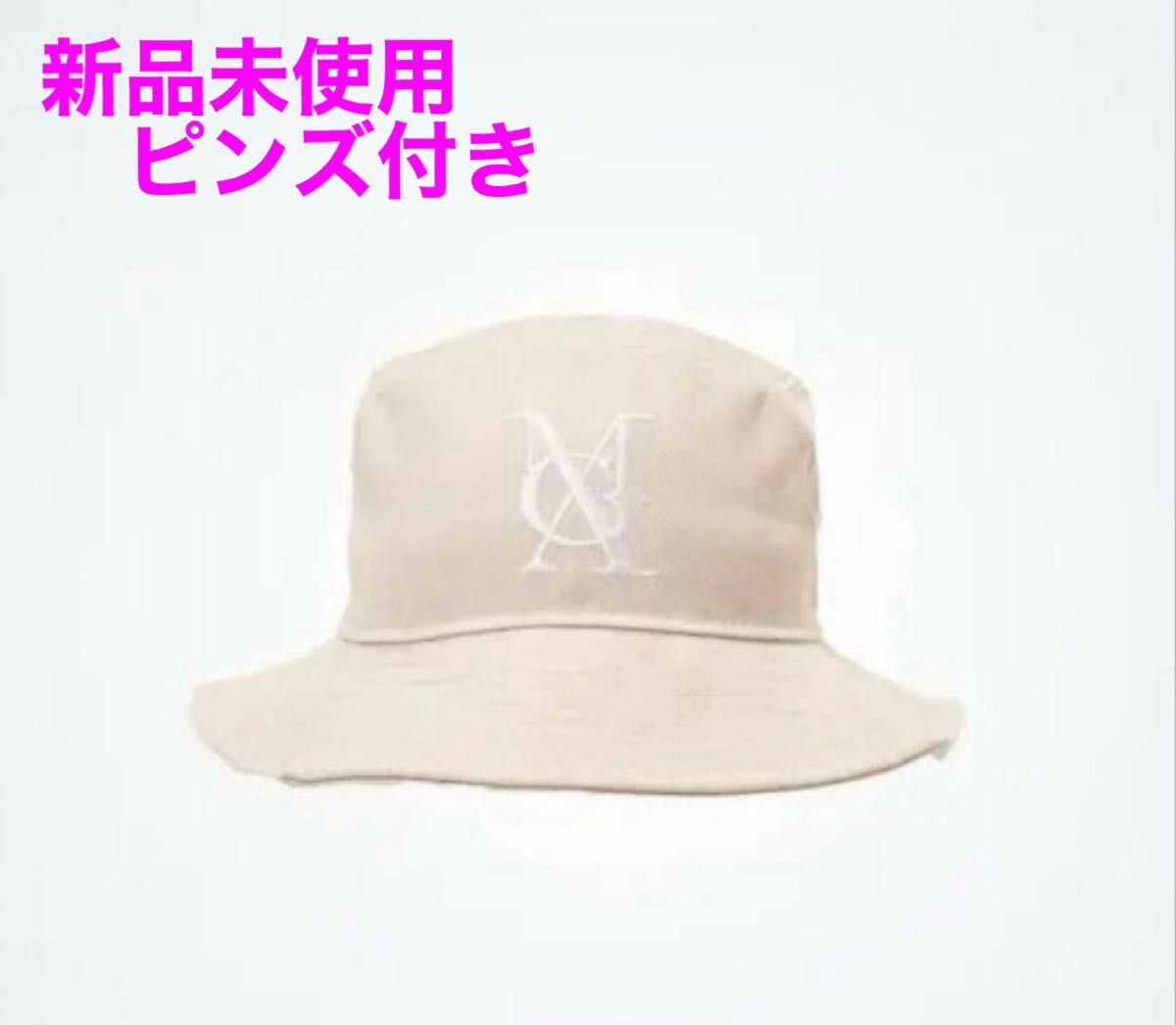 ミセスxスニダン ニューエラ BUCKET01 MGA LOGO HAT ベージュ ピンズ付