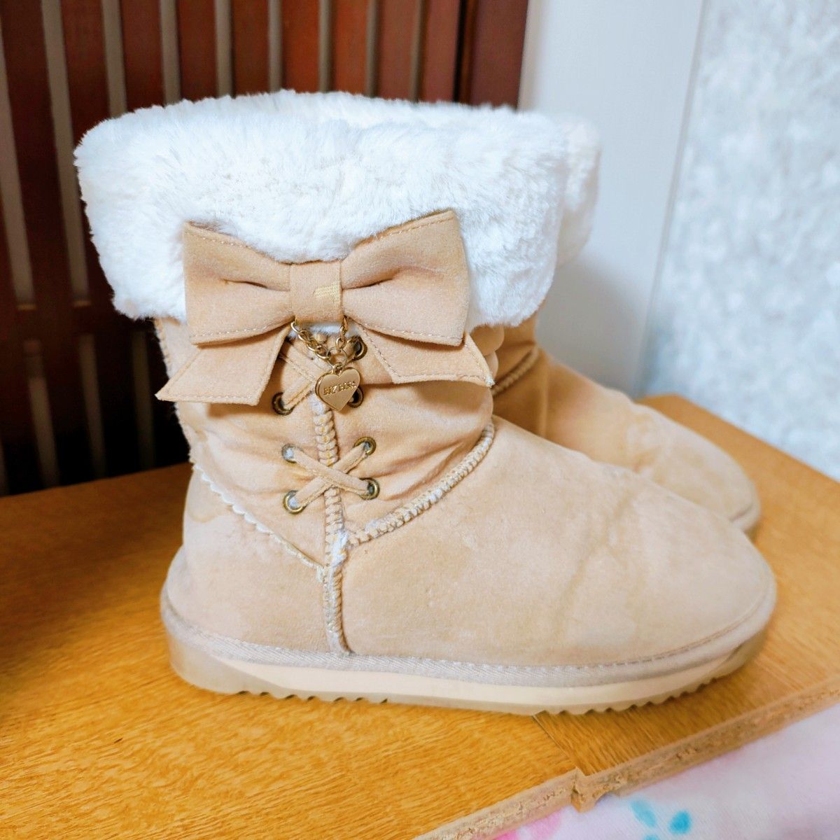 リズリサ ムートンブーツ リボン ボア ベージュ ハートチャーム 姫
