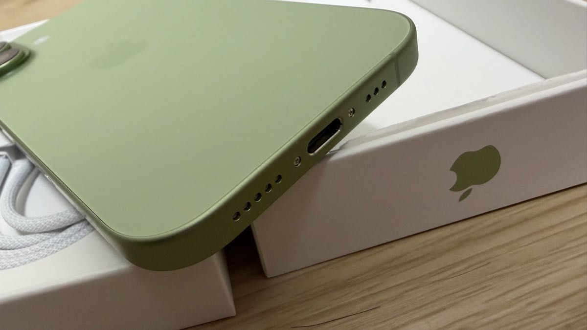 iPhone17 256 gb GB 超美品 本体 セージ オマケあり SIMフリー ガラス