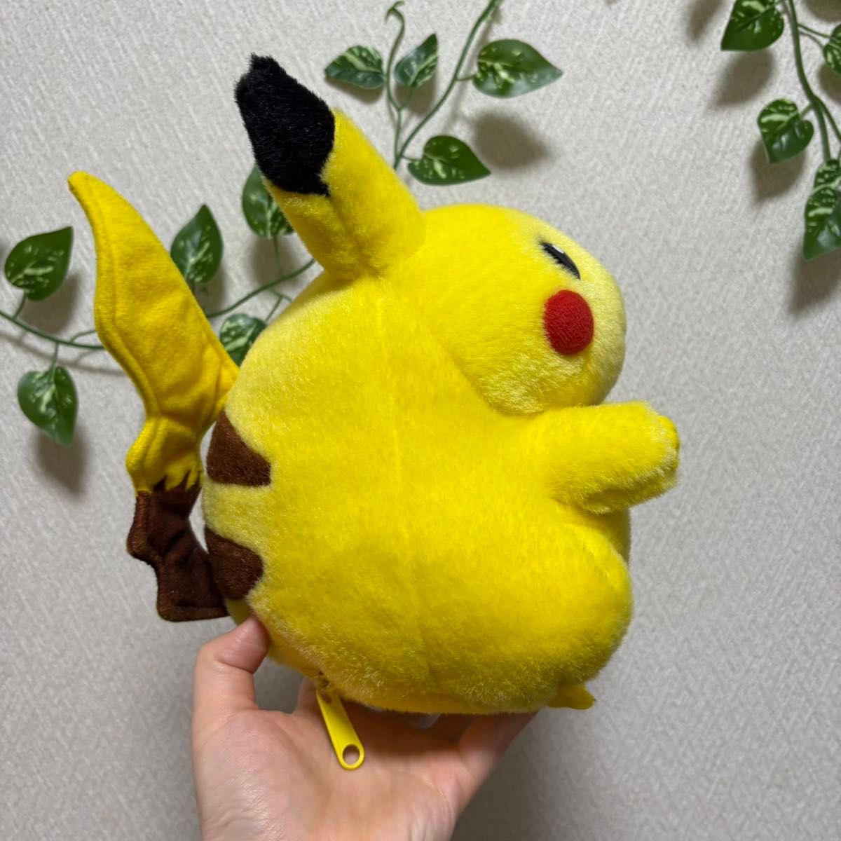 美品 希少初期1990年ピカチュウ ぬいぐるみ ポケモン TOMY 後ろ