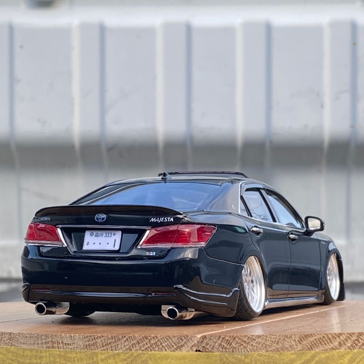 プラモデル完成品 アオシマ 1/24 クラウンロイヤル 21マジェスタ化