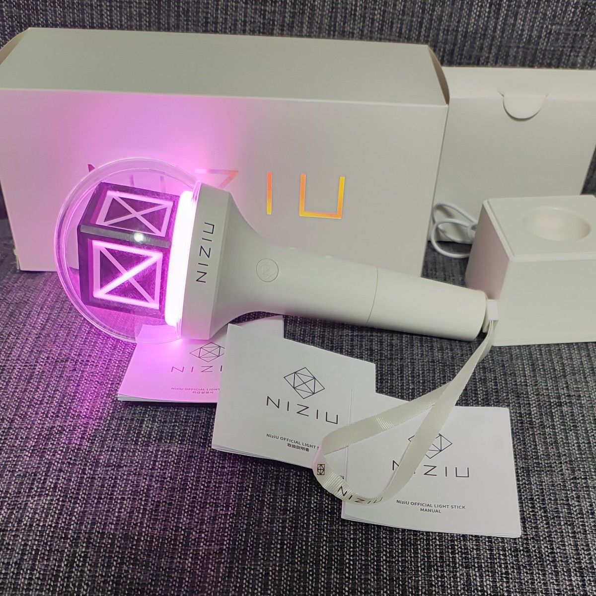 現在売切の為に購入不可 NiziU OFFICIAL LIGHT STICK ペンライト 公式