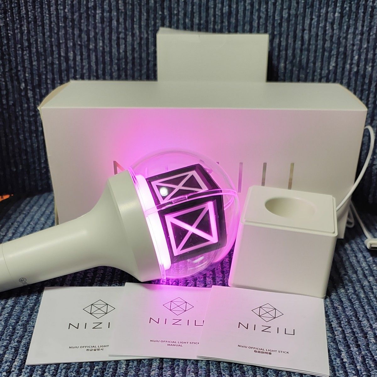 ①美品 売切 購入不可 NiziU OFFICIAL LIGHT STICK ペンライト 公式