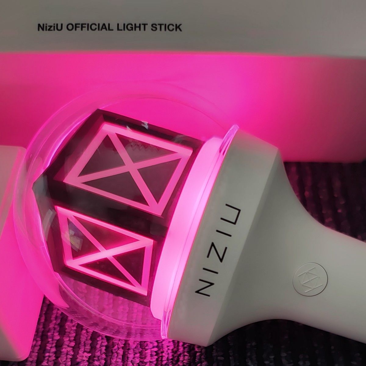 ①美品 売切中 購入不可 NiziUの公式ペンライト OFFICIAL LIGHT STICK