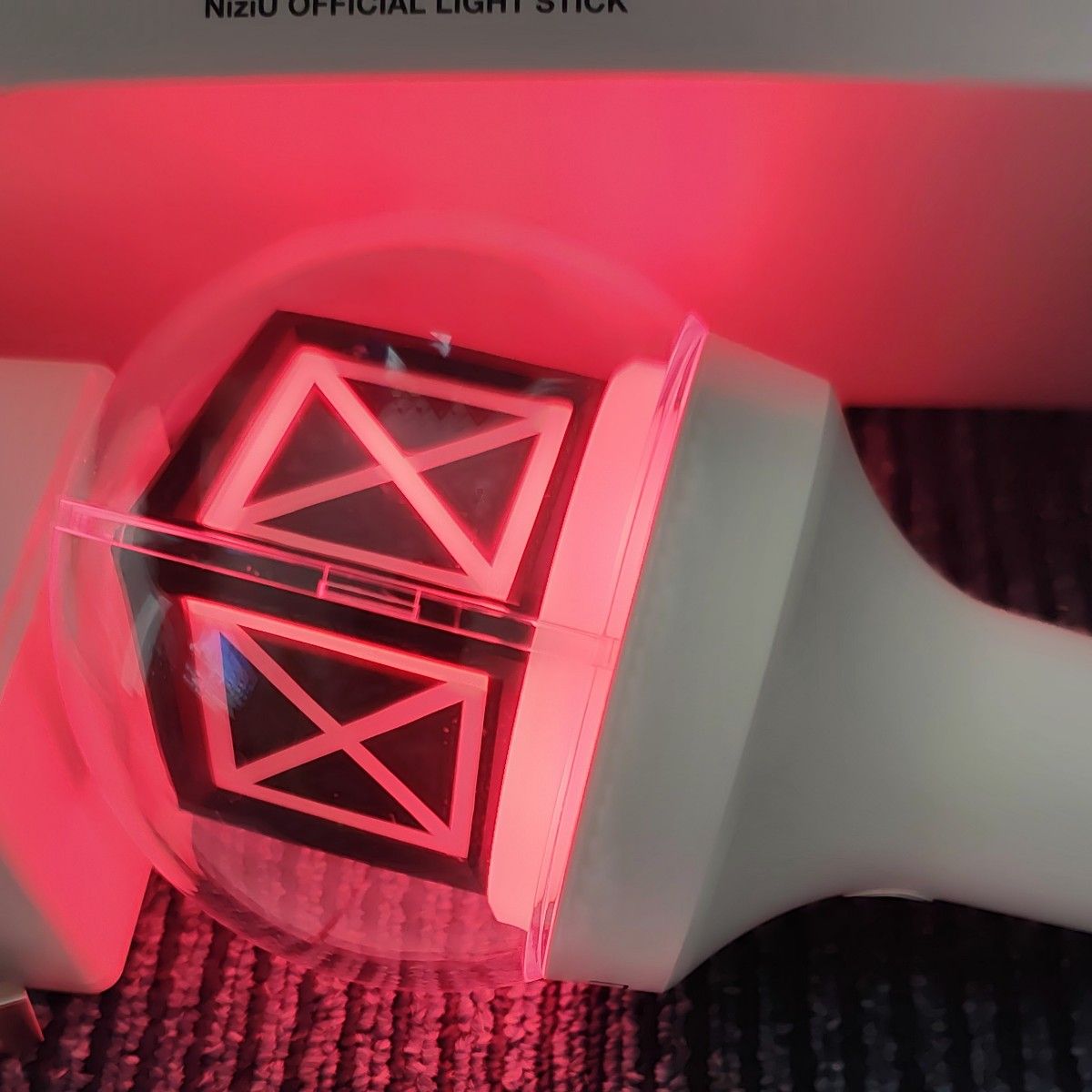①美品 売切中 購入不可 NiziUの公式ペンライト OFFICIAL LIGHT STICK