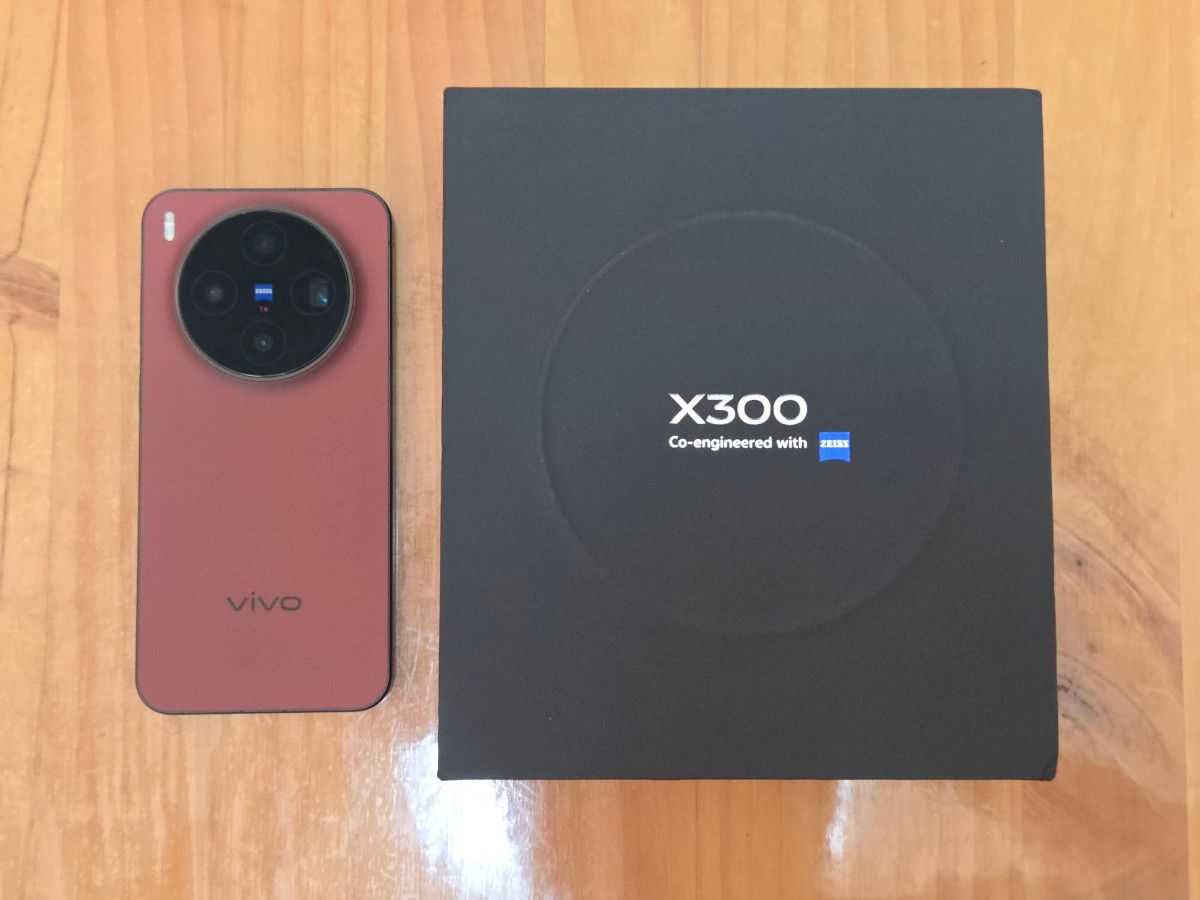 ほぼ未使用 Vivo X300 グローバル版 12/512 Summit Red ほぼ未使用品