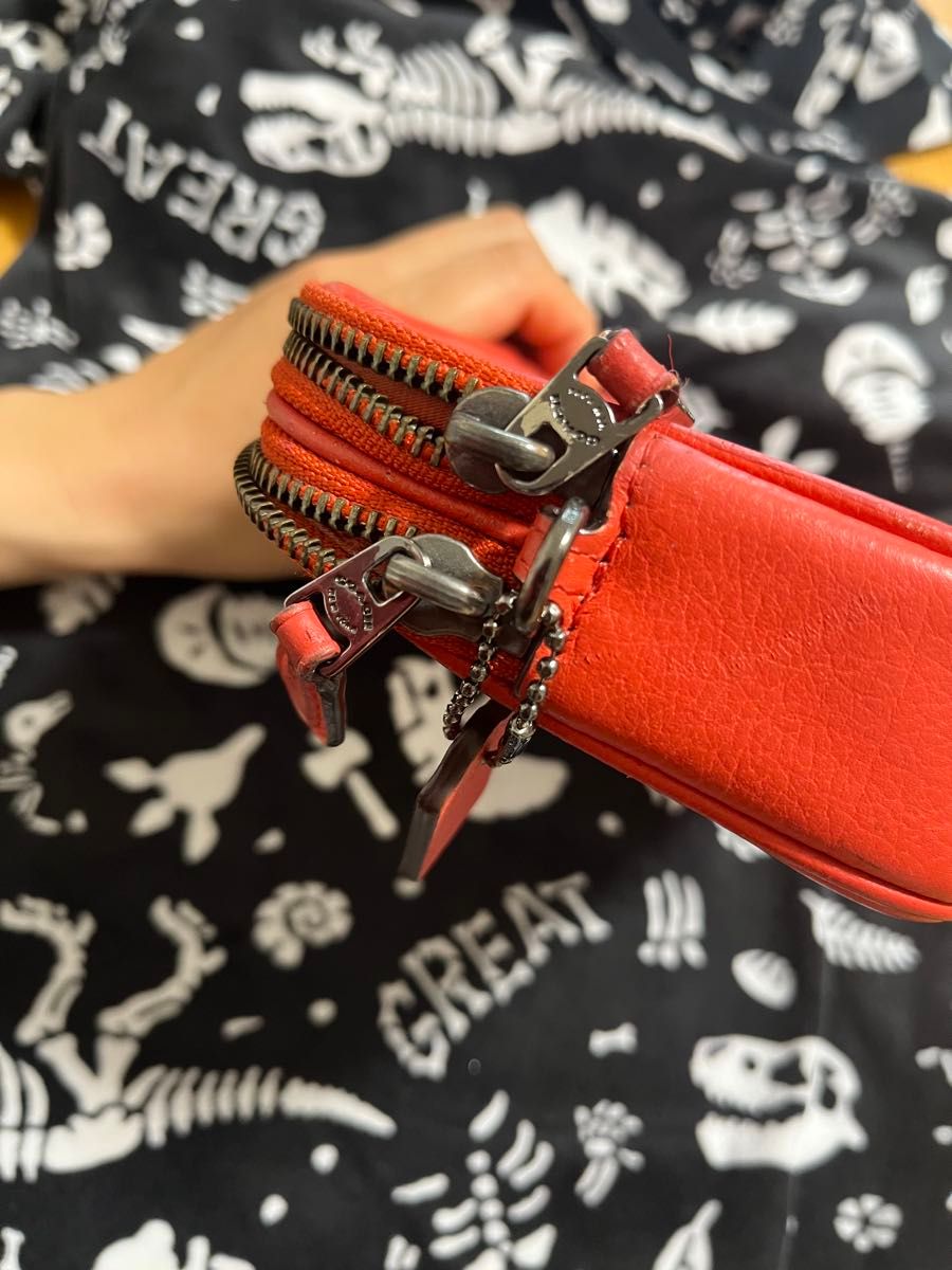 コーチ COACH レザー シボ ポーチ 恐竜 刺繍 ポップ かわいい レッド