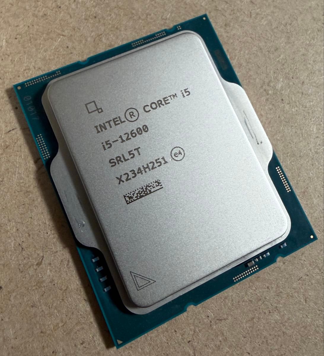 Intel Core i5 12600 CPUのみ lga1700ソケット 動作確認済み画像有り
