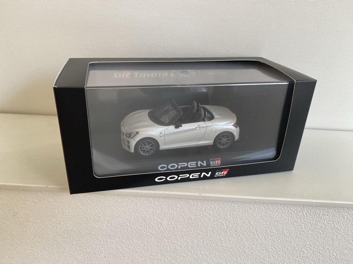 送料込み トヨタ GRコペン ミニカー 1/30 パールホワイトⅢ W24 カラー