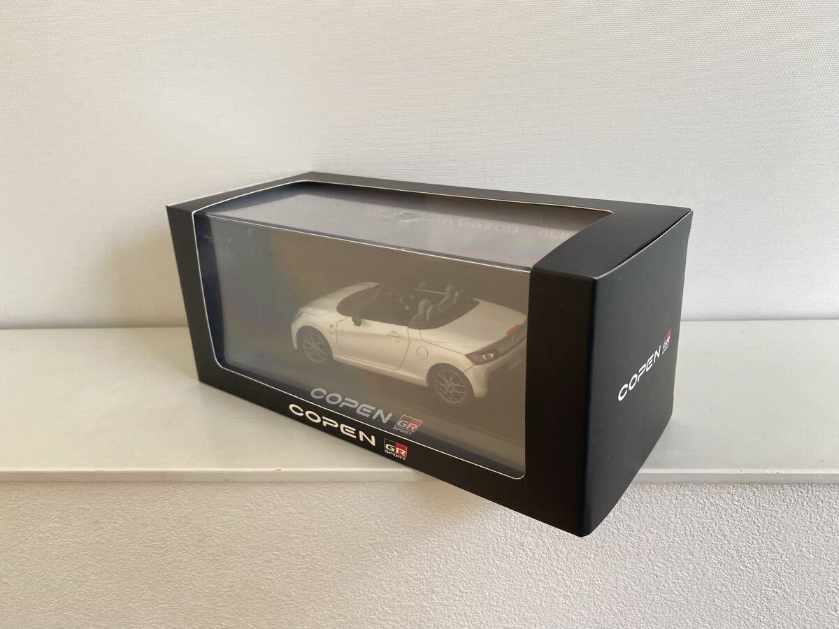 送料込み トヨタ GRコペン ミニカー 1/30 パールホワイトⅢ W24 カラー