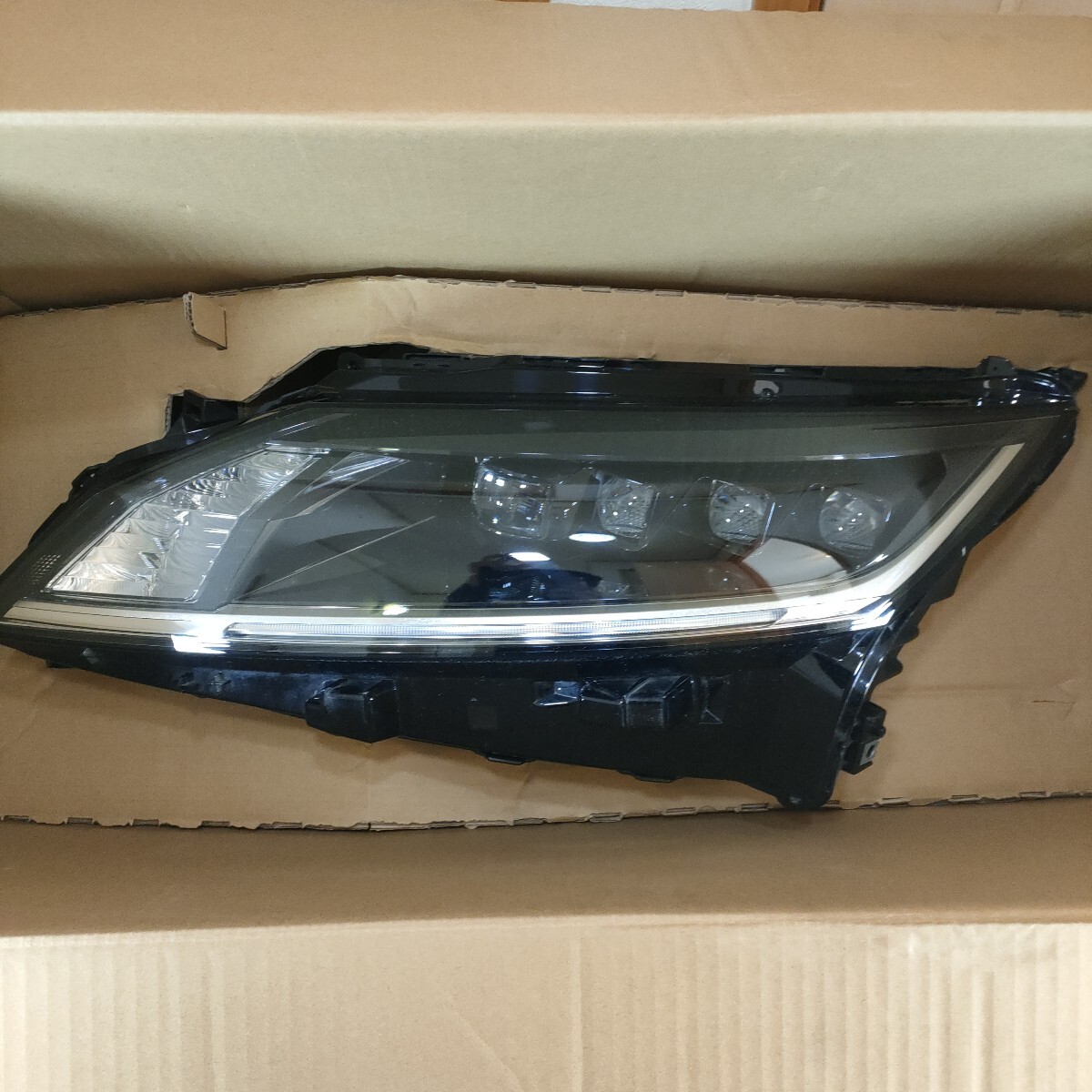 日産 純正 ノート E13 LED ヘッドライト 左側 ICHIKOH1993 刻印A 26075