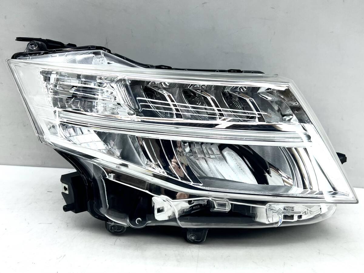 即決 ルーミー M900A 前期 / LED トヨタ 純正 右 ヘッドライト STANLEY