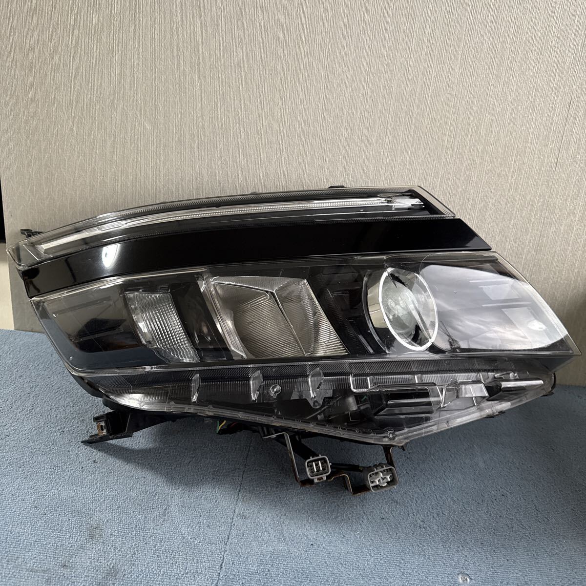 車*)様 ヴォクシー ヘッドライト 左 ICHIKOH 28-229 ジャンク品 車*)様