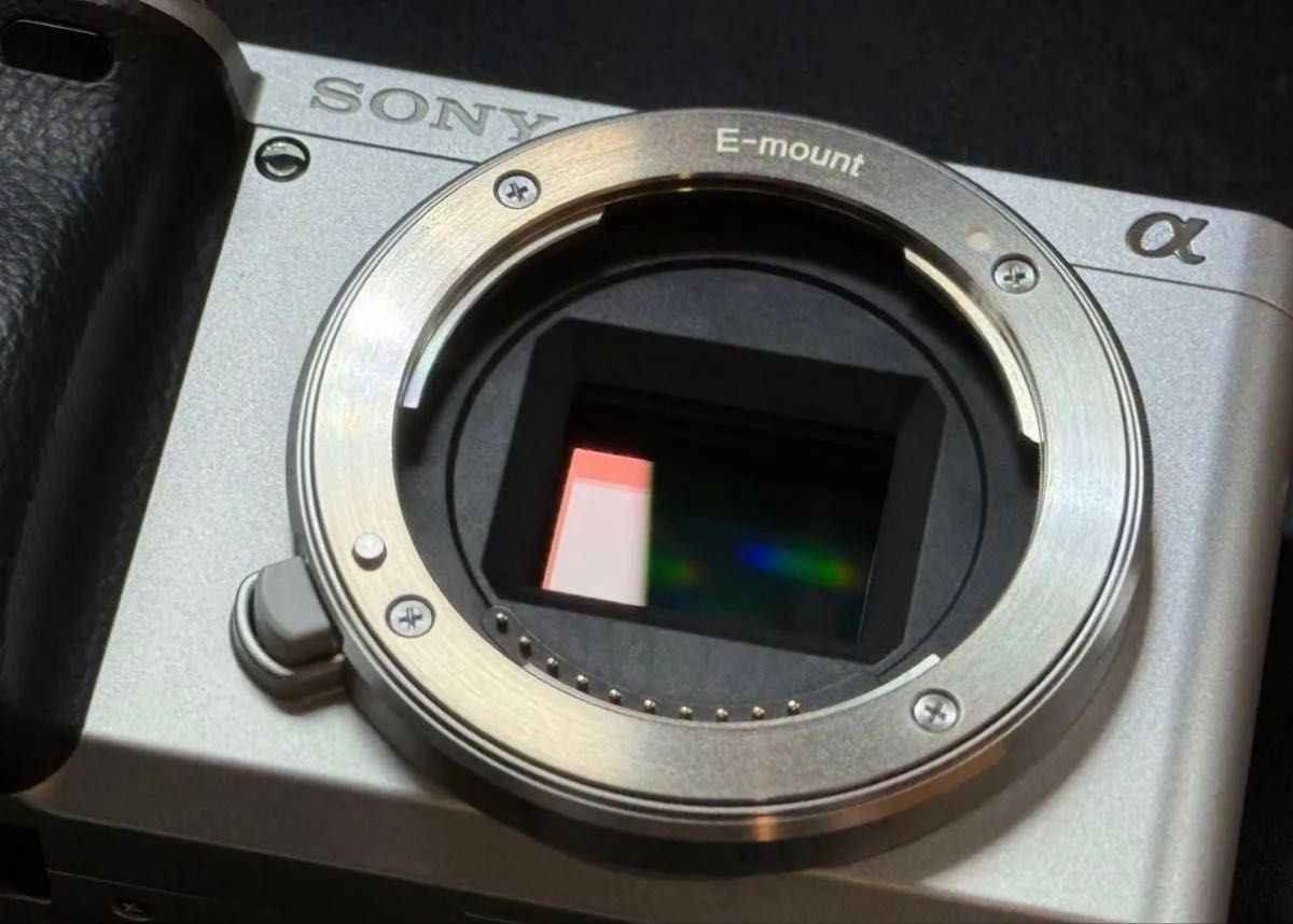 ソニー α6400ショット数約1100 標準ズームレンズ・バッテリー3個つき