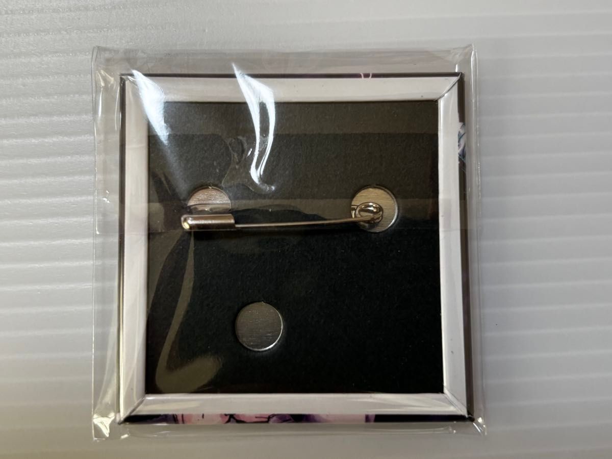 呪術廻戦 応募者全員サービス ホロクリアカード& スクエアカバー缶