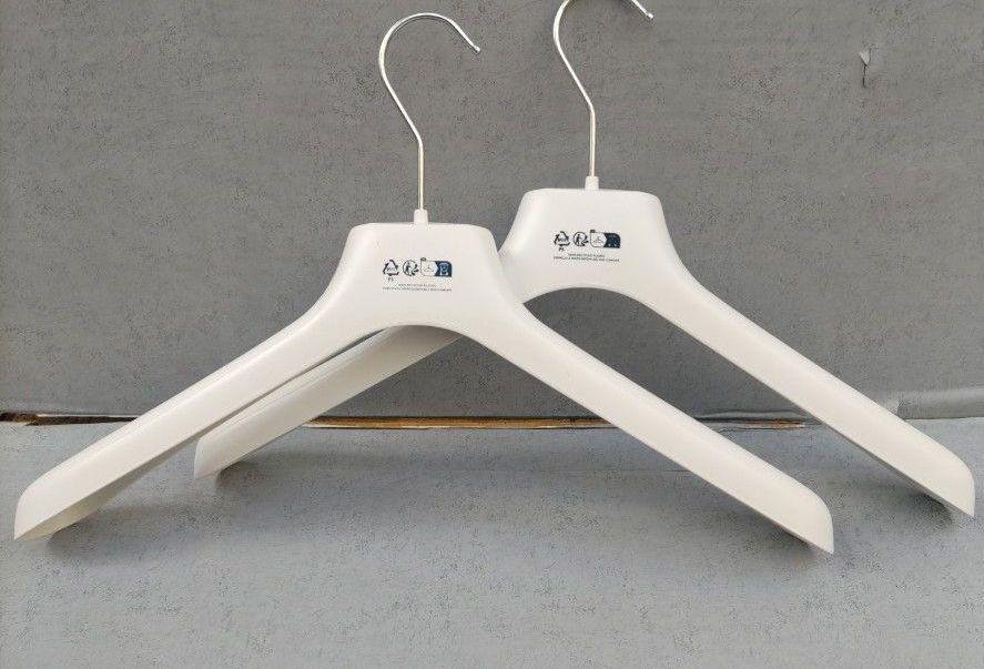 新品非売品】モンクレール(MONCLER) オリジナルメンズ ダウンハンガー2