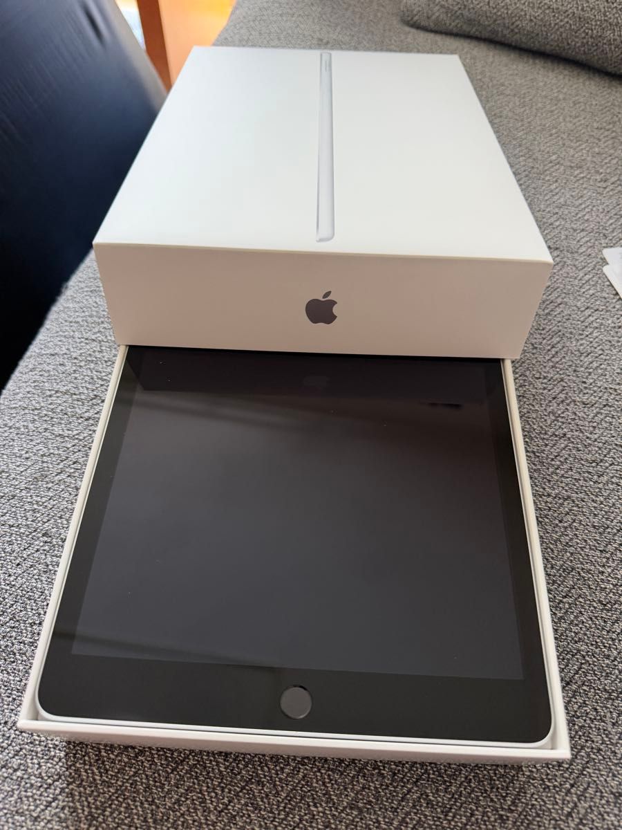 iPad第9世代 64GB シルバー WiFiモデル アダプター ケーブル付｜Yahoo