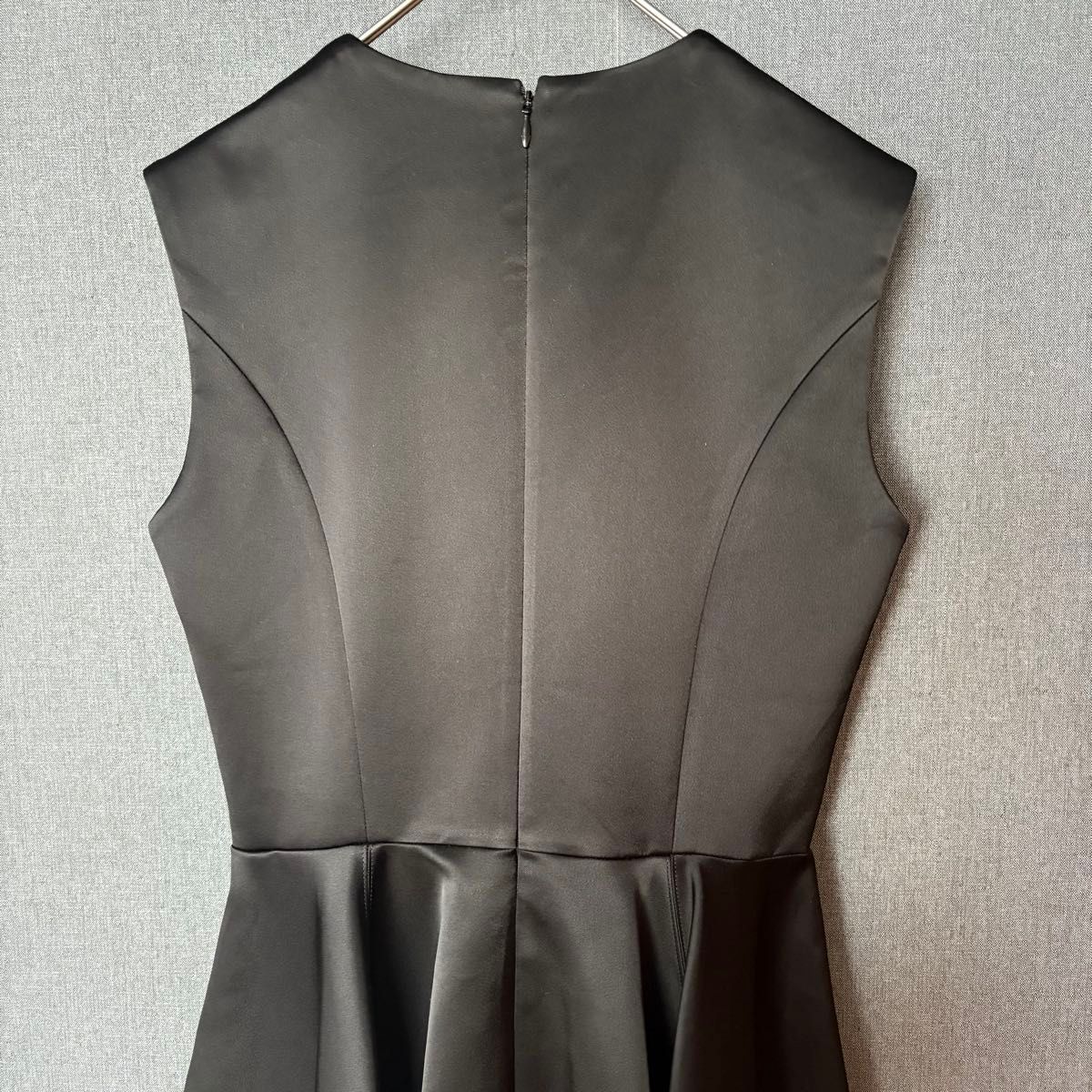 極美品】YOKO CHAN サテンフレアワンピース ノースリーブ 膝丈 38 黒