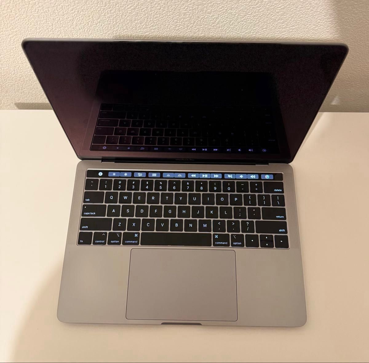 Macbook Pro 2019 13インチ 今年最新mac os Sequoia Office付ける