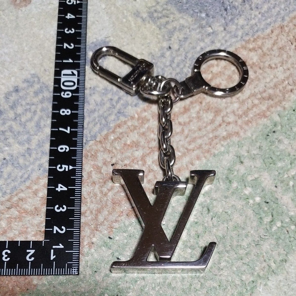美品 ルイヴィトン LVロゴ キーホルダー キーリング シルバー｜Yahoo