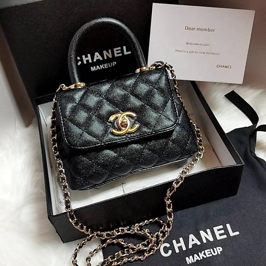 新品ピンクCHANELノベルティショルダーバックゴールドチェーンVIP限定