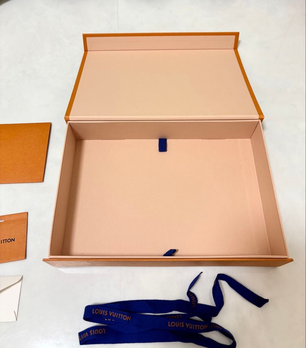 ルイヴィトン空箱 マグネット式 ギフトボックス LOUIS VUITTON リボン