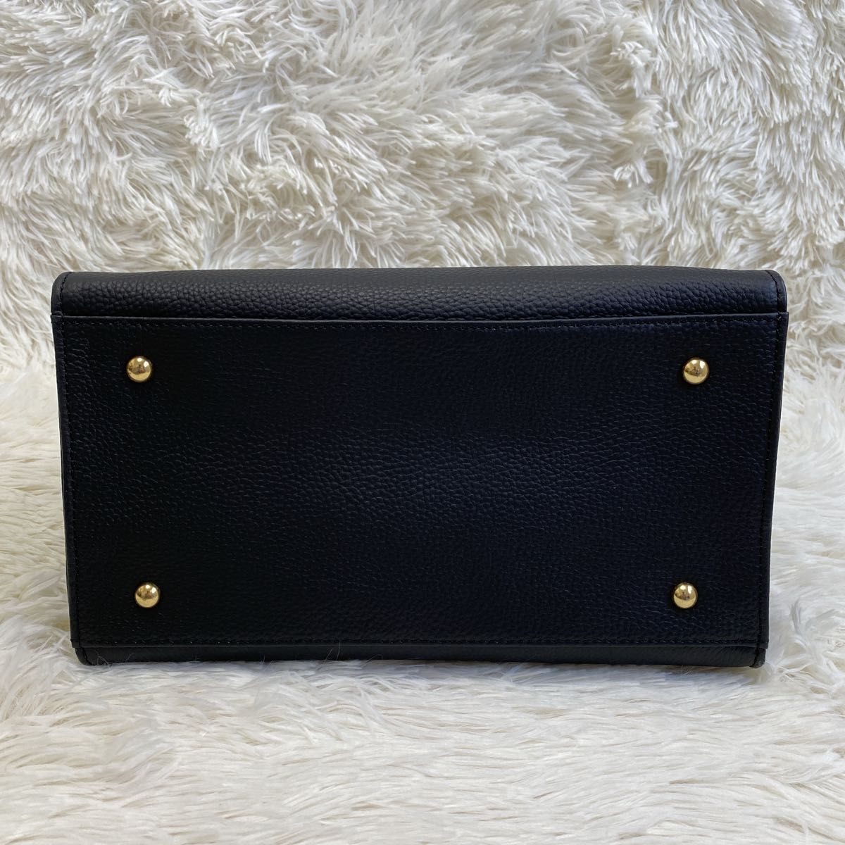 未使用級】レザー ハンドバッグ ゴールド金具 シボ革 自立型 底鋲