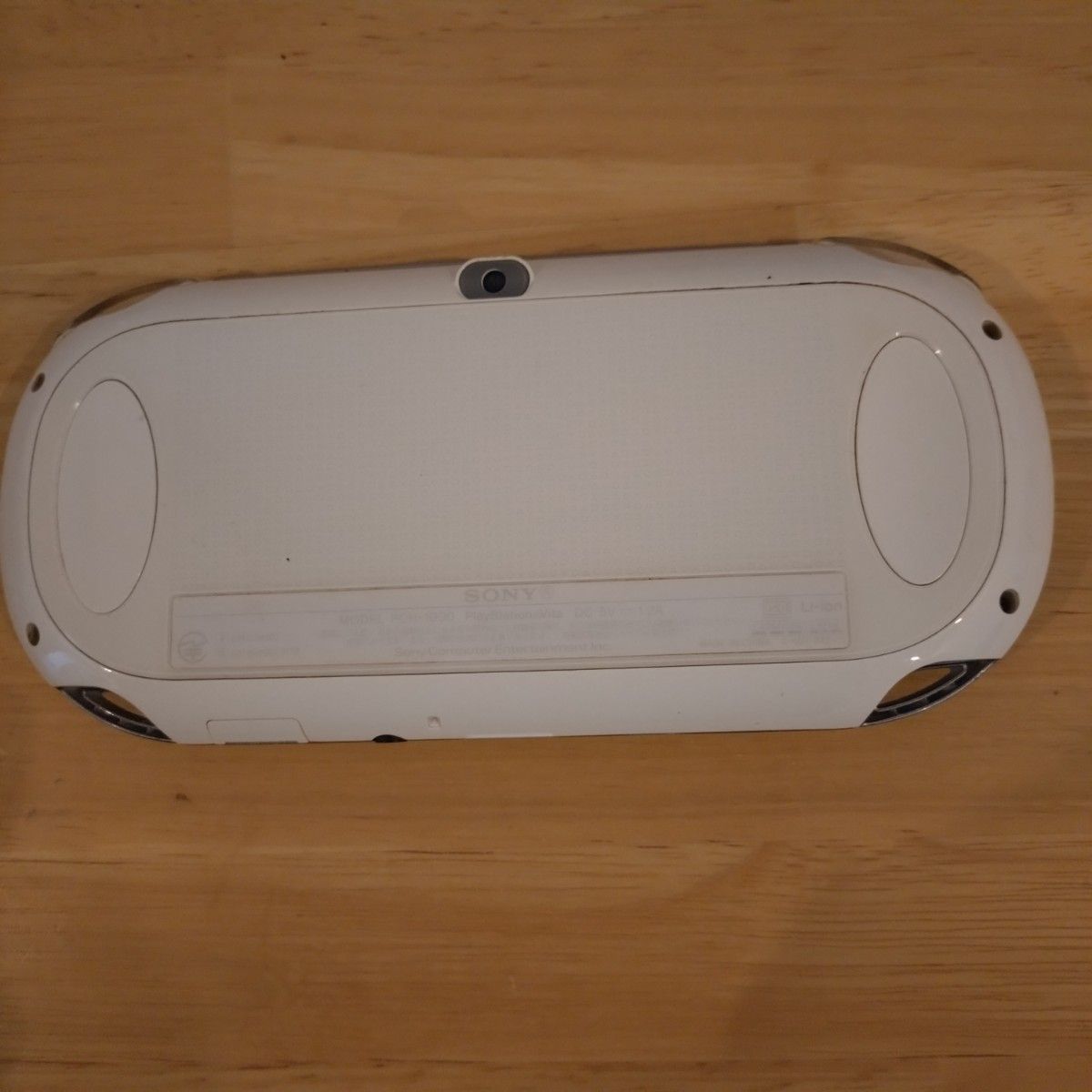 初期型psvitaホワイト中古 ゲーム箱入り6本箱無し1本 メモリーカード