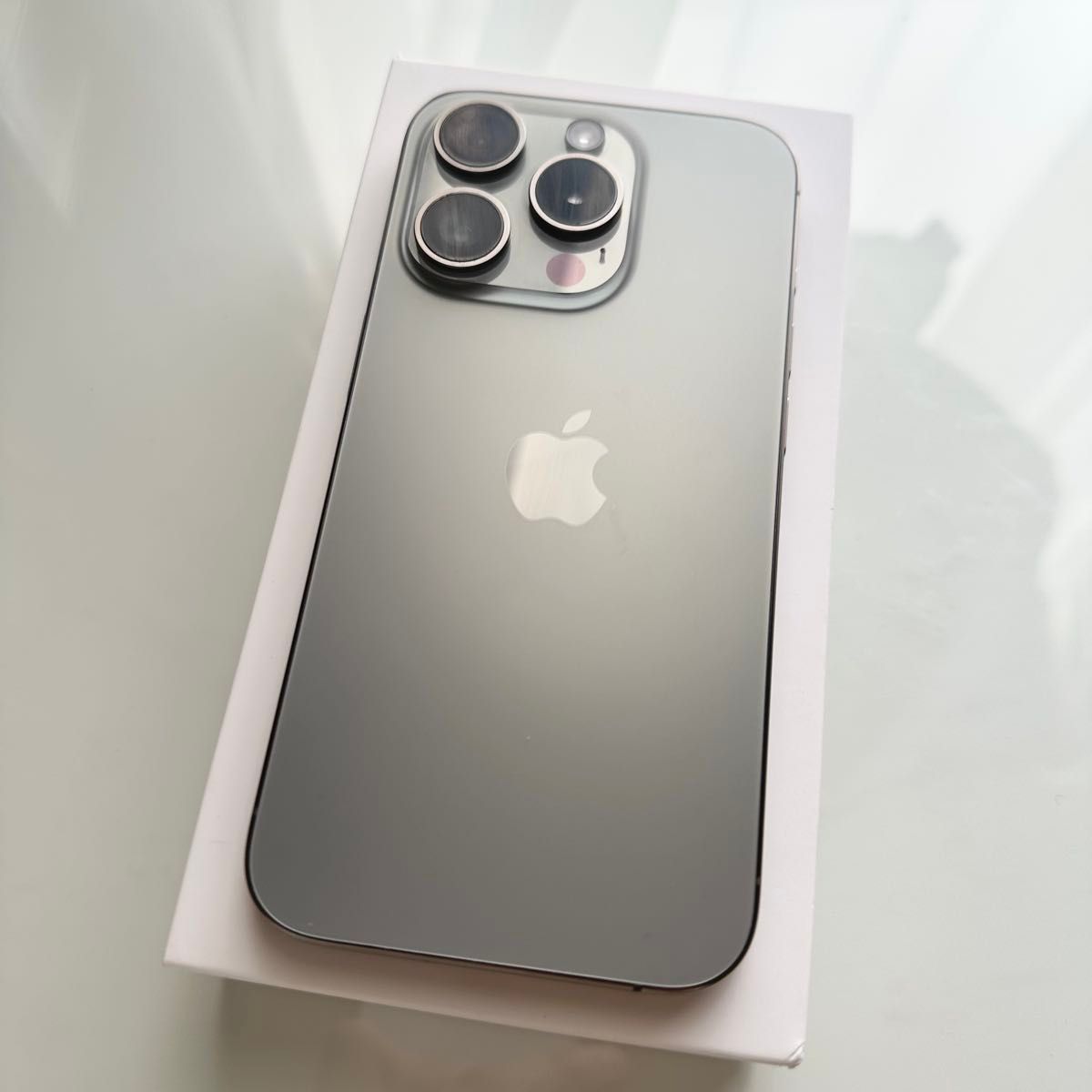 格安 iPhone15pro 128GB ナチュラルチタニウム バッテリー最大容量100