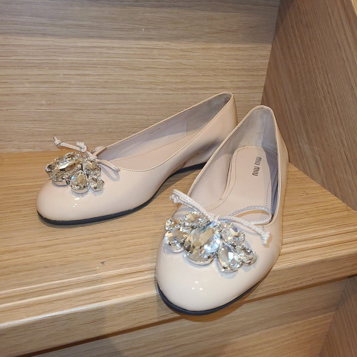 美品 miumiu ビジュー フラットシューズ バレエシューズ EU36｜Yahoo