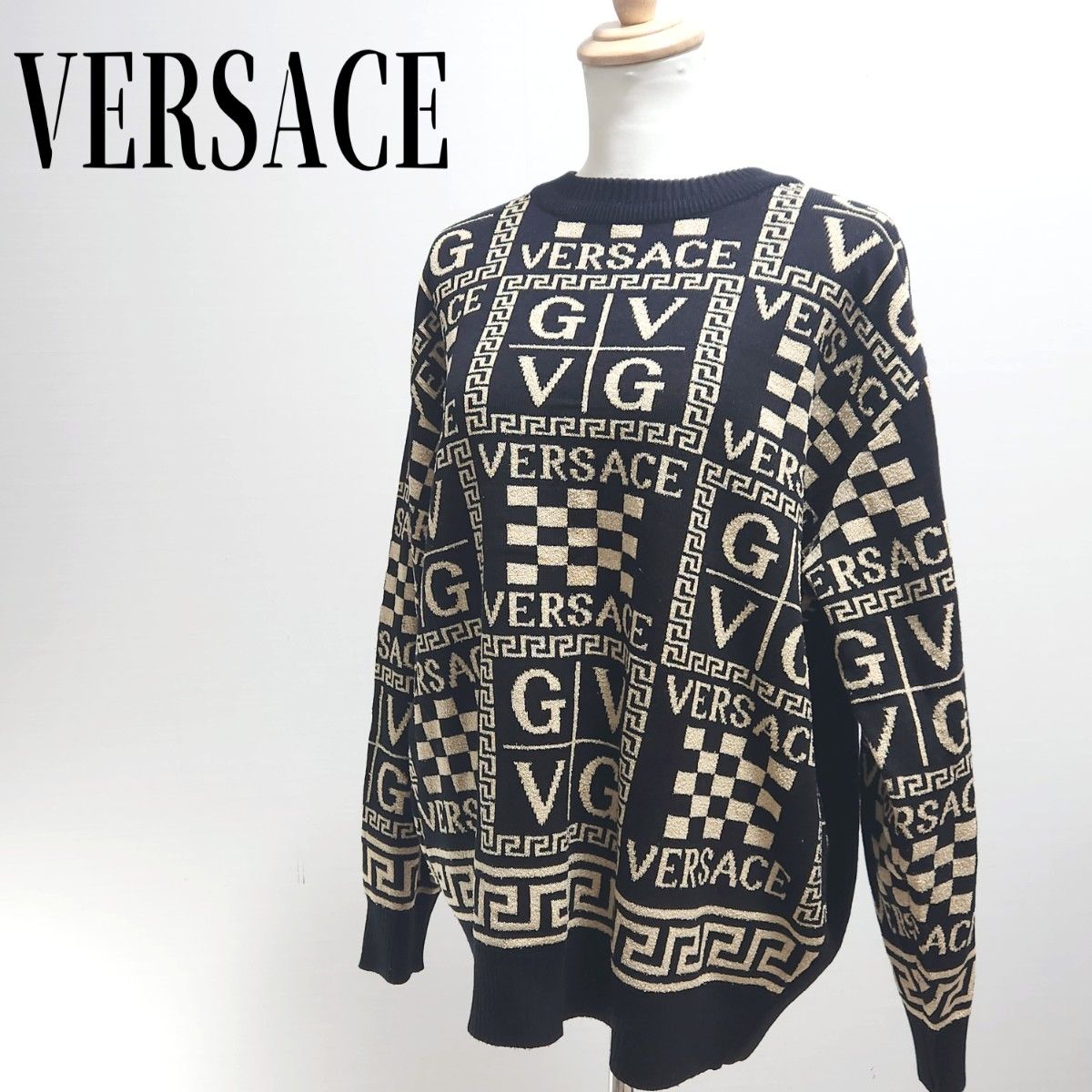 大きめサイズ クルーネック 総柄 ロゴ ニット セーター VERSACE