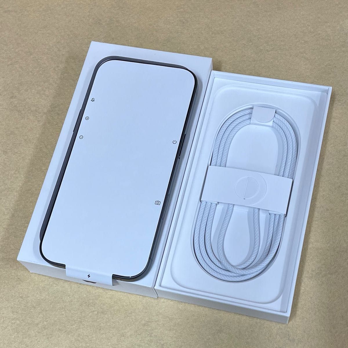 新品/未使用】iPhone 17 256GB ブラック Apple版SIMフリー 022313