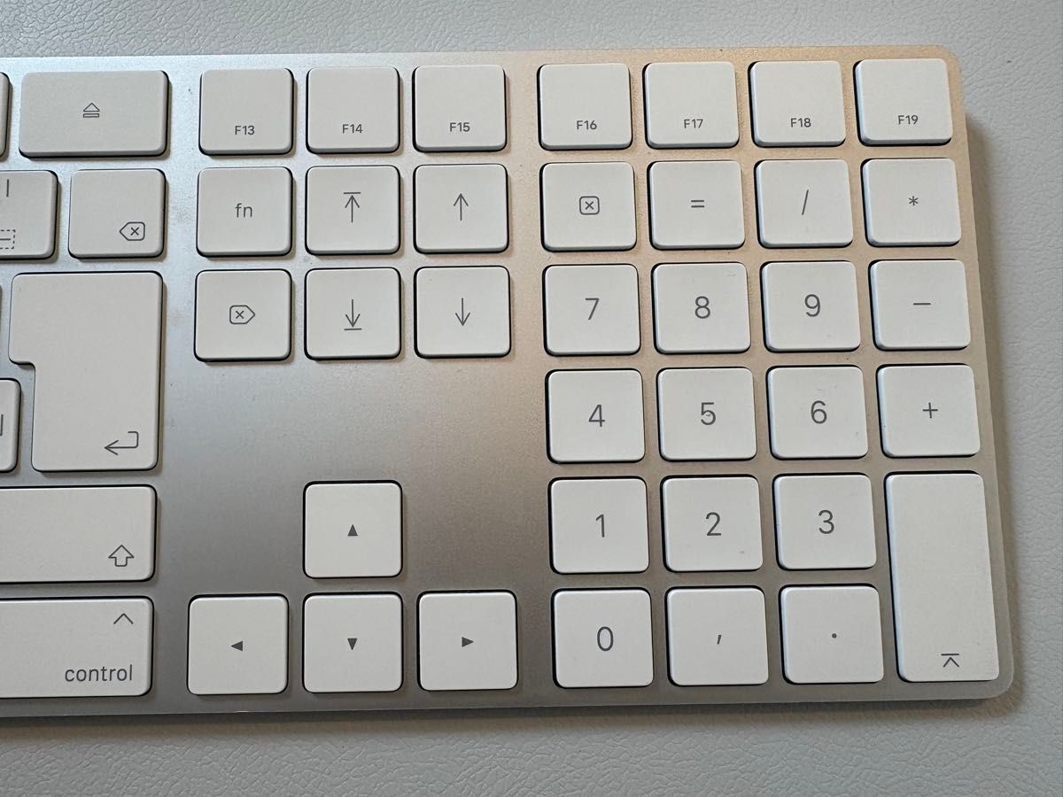 Apple Magic Keyboard テンキー付き 日本語 JIS配列 A1843 ジャンク品