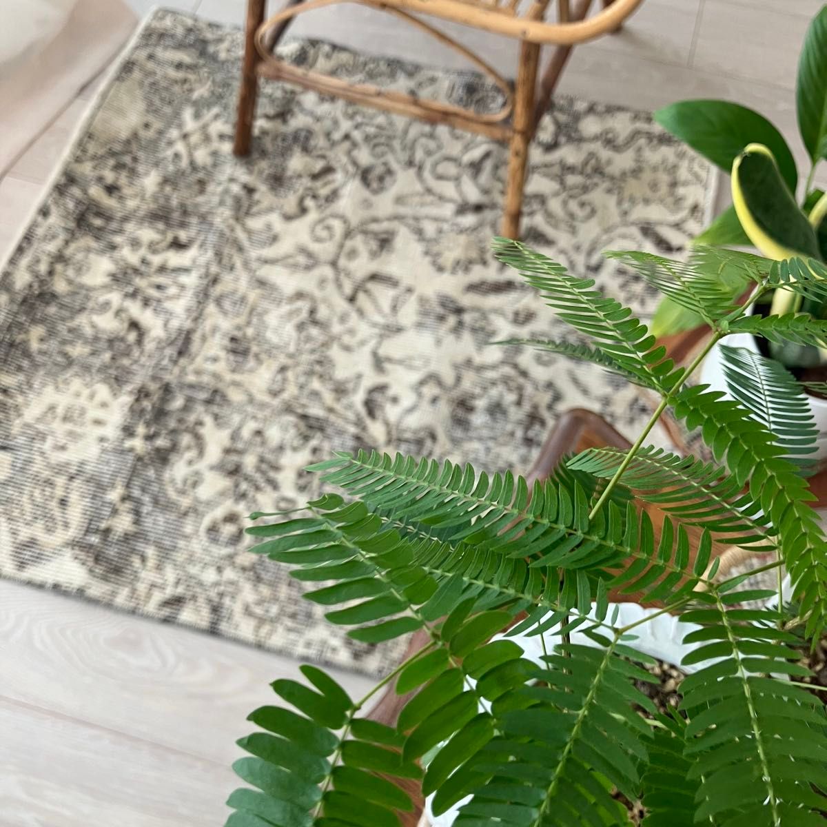 ベージュ×グレー80×80フラワー 正方形 wool トルコヴィンテージラグ