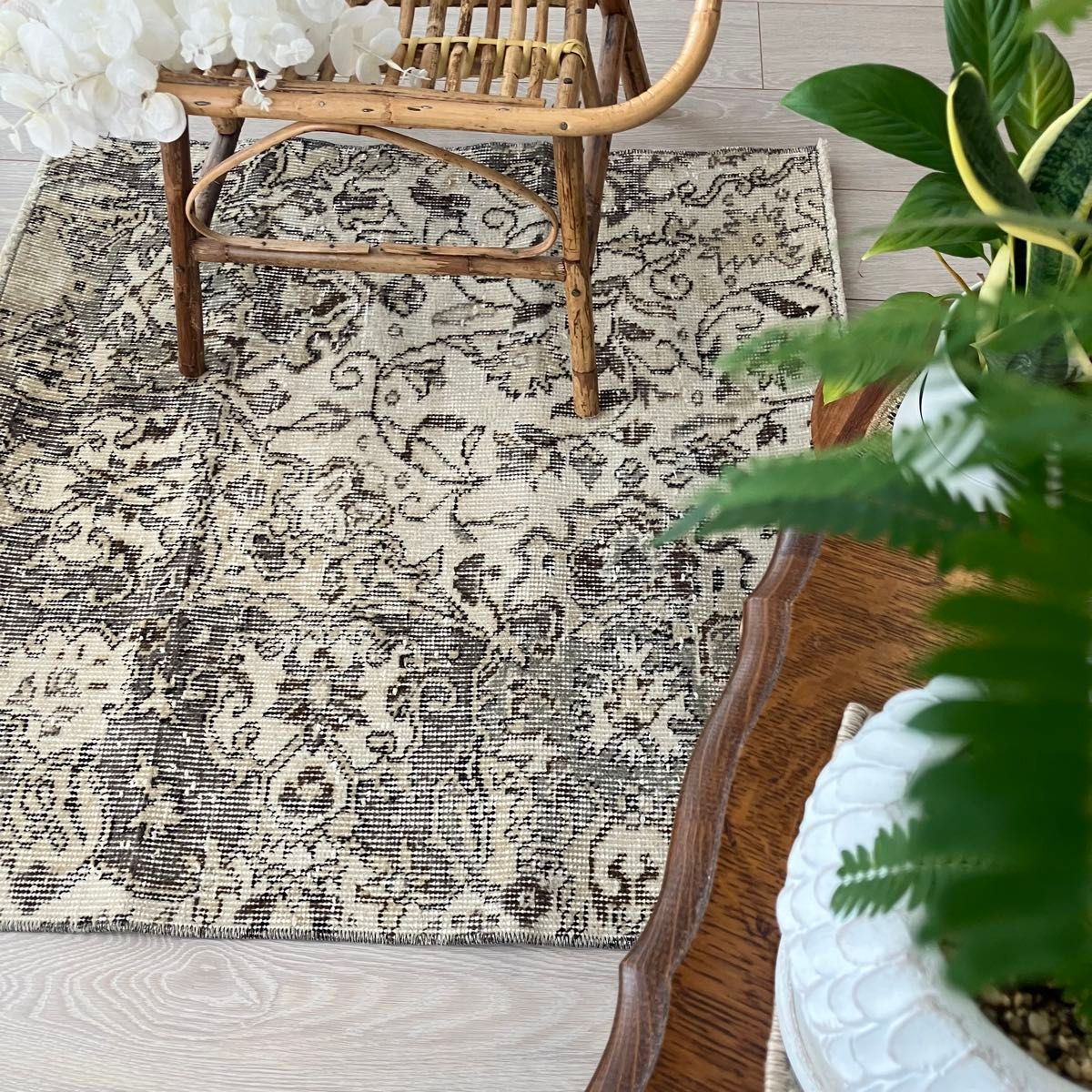 ベージュ×グレー80×80フラワー 正方形 wool トルコヴィンテージラグ