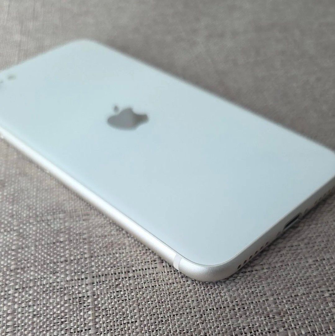 美品 iPhone SE 第3世代 スターライト バッテリー100％ SIMフリー