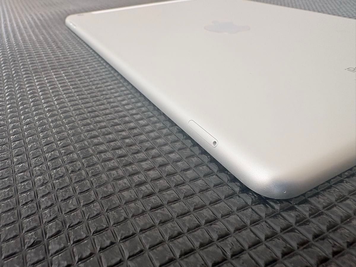 Apple iPad 第9世代 Wi-Fi ＋ cellular SIMフリー 64GB バッテリー最大