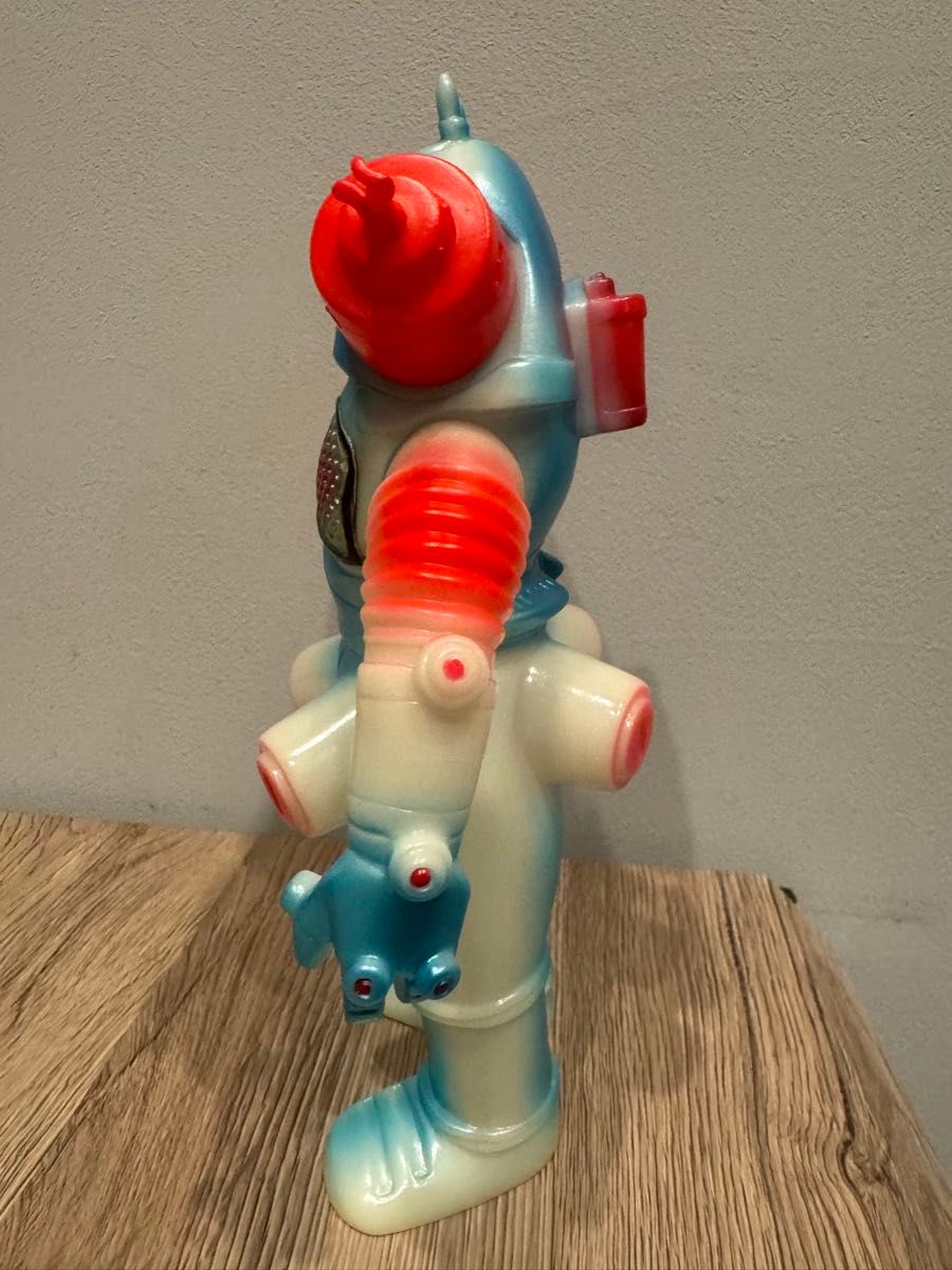 ブルマァク ブルマァクの怪獣シリーズ キングジョー 蓄光ブルー BM665