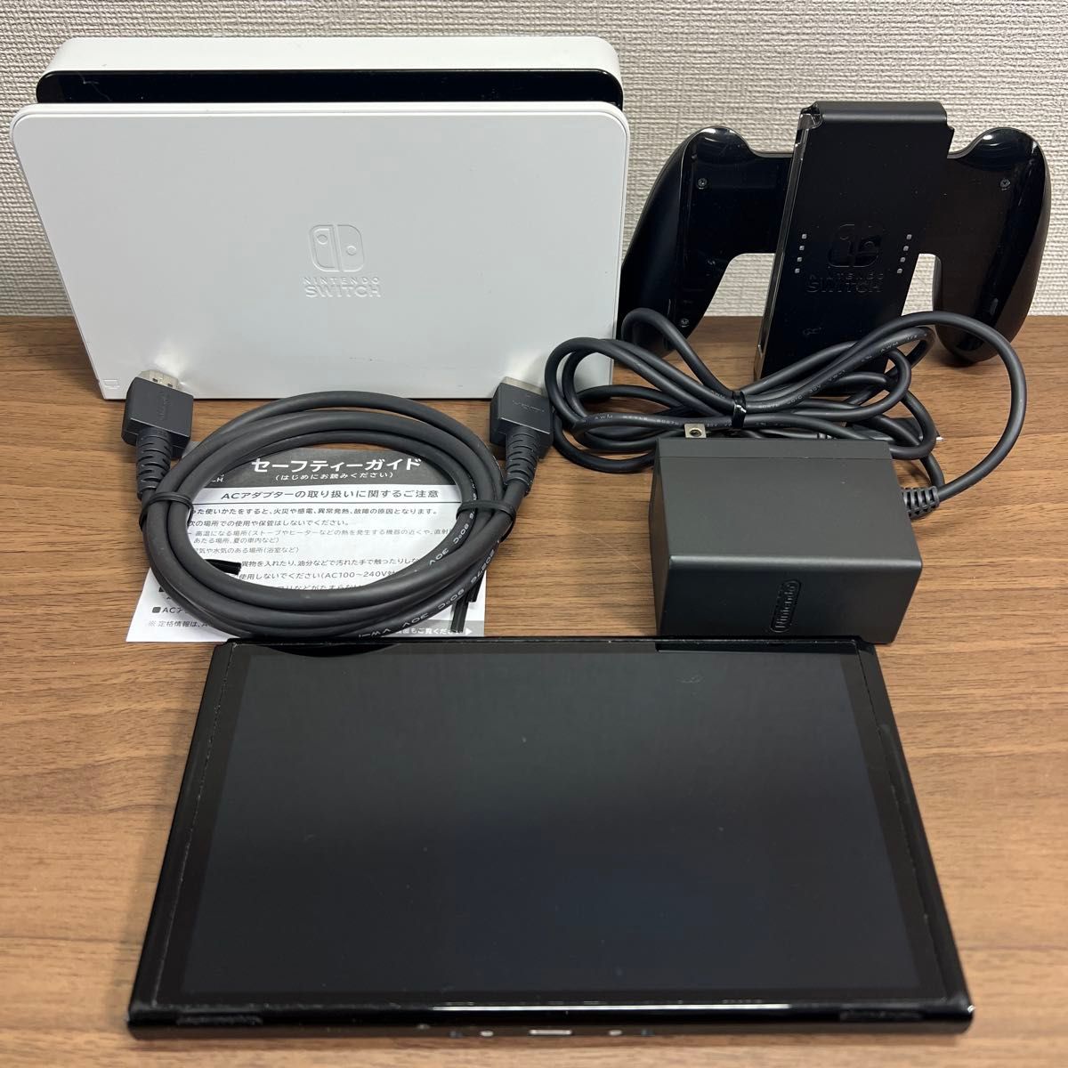 伊*東様 【動作確認済】Nintendo Switch 本体 ACアダプター付き 動作確認済