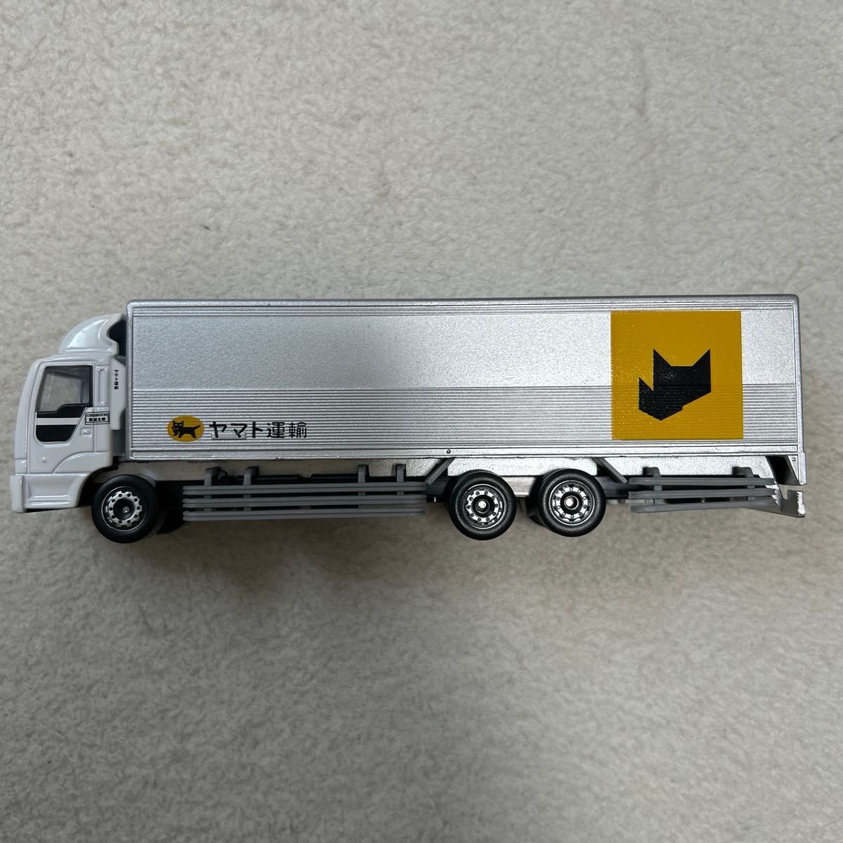 非売品 ミニカー ヤマト運輸 クロネコヤマト 大型トラック10t車｜Yahoo