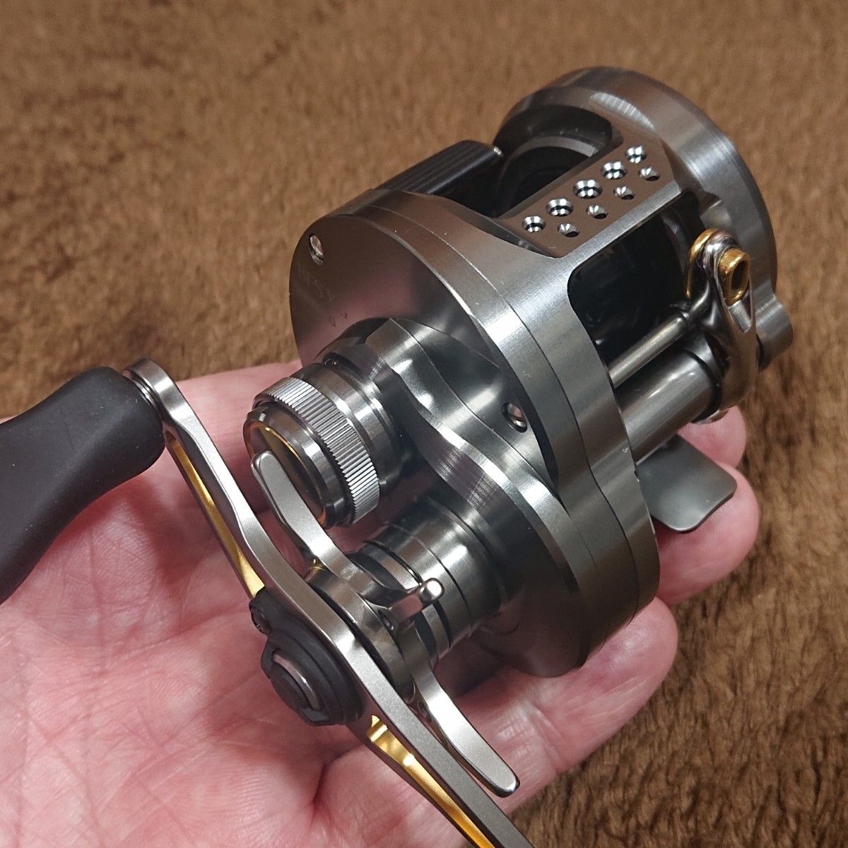 極美品】シマノ 23カルカッタコンクエストBFS XG 右ハンドル｜Yahoo