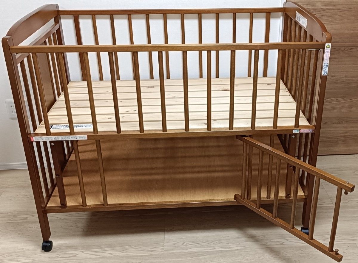 サワベビー】木製ベビーベッド 下段収納付き キャスター付き ベッド高