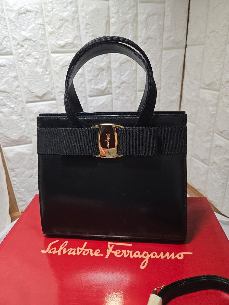 Salvatore Ferragamo ヴァラリボン ハンドバッグ ブラック｜Yahoo