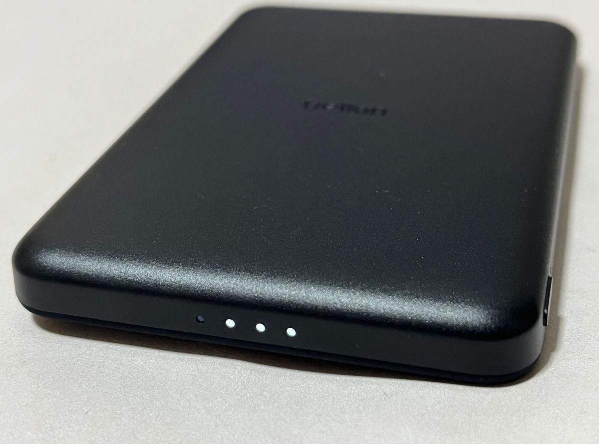 iPhone 13 SIMフリー 128GB ミッドナイト と Belkinモバイルバッテリー